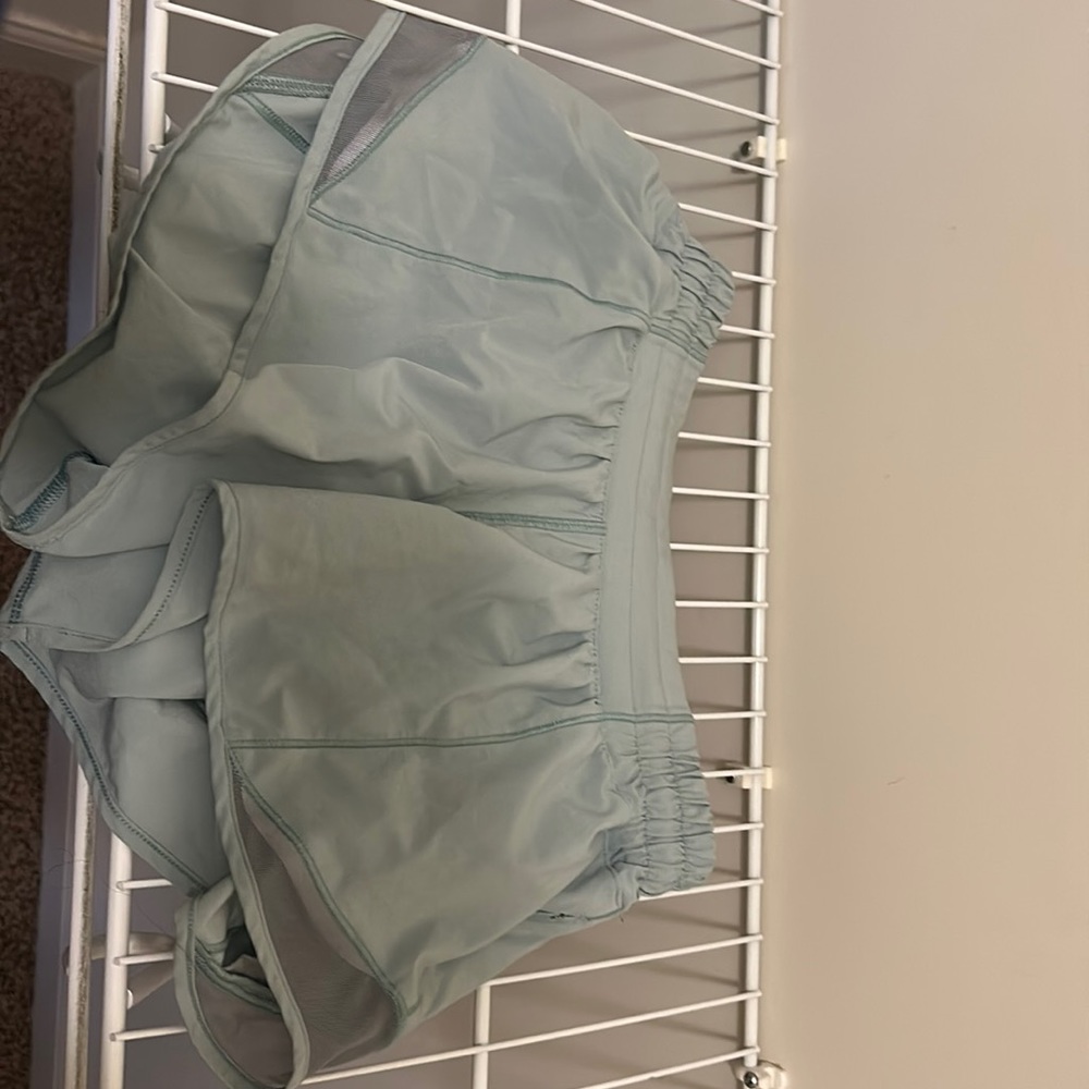 lululemon hotty hot shorts size 4 length 2.5